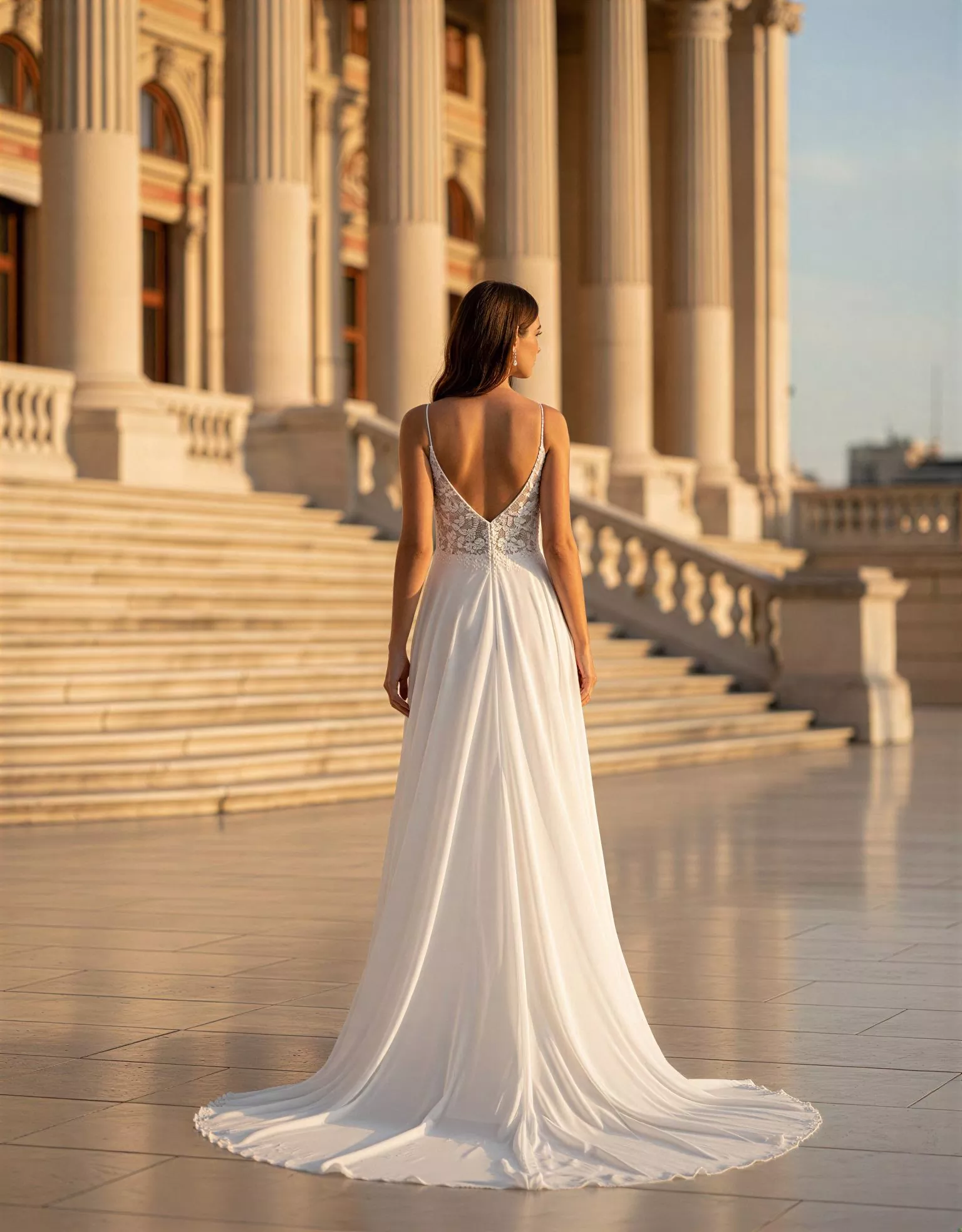 vestido-novia-opalisse-atelieressential-encaje-escoterecto-espaldaenv-atelierdebodas