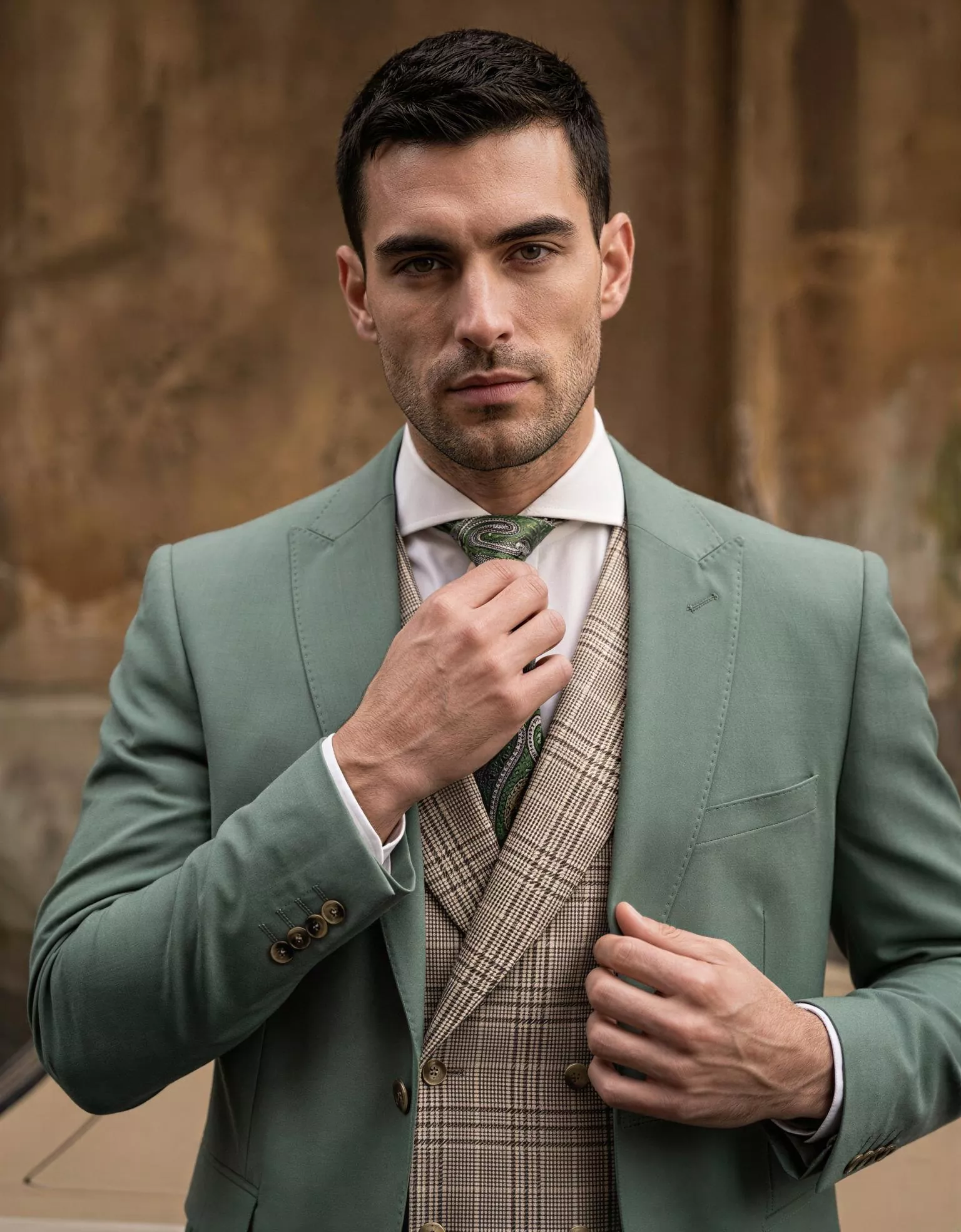 traje-novio-trionfo-outletnupcial-detalle-atelierdebodas