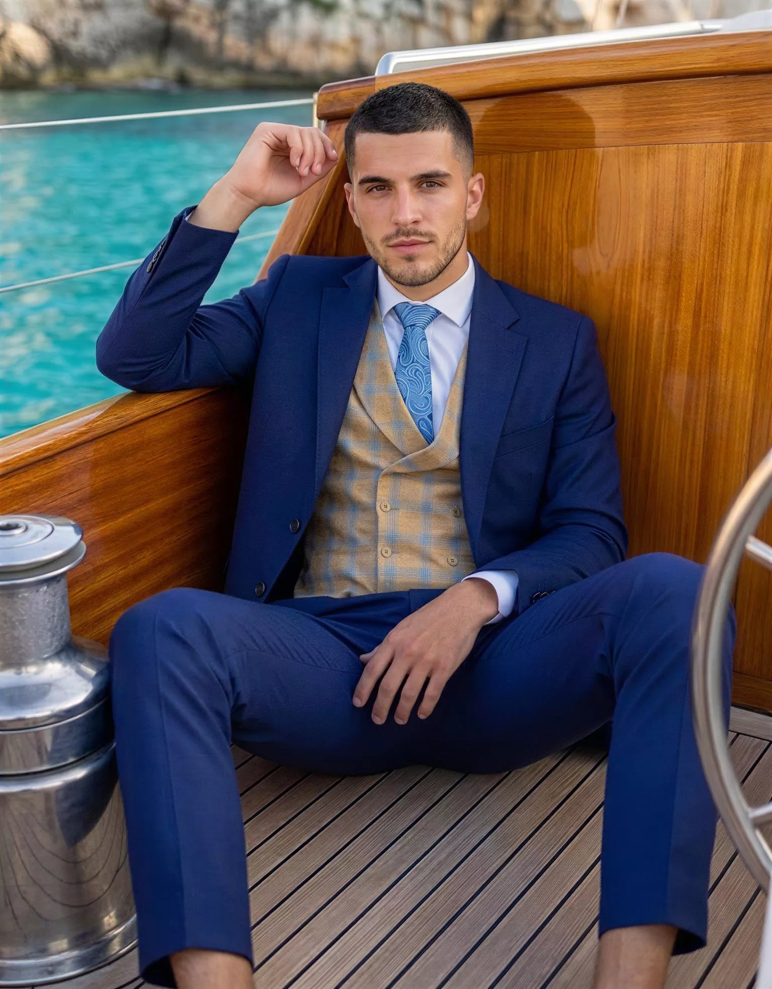 traje-novio-urui-outletnupcial-editorial-atelierdebodas