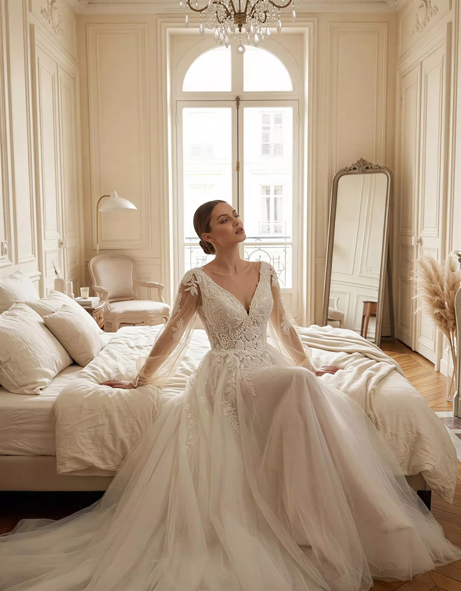 vestido-novia-Pyrhus-outletnupcial-encaje-escoteenv-espaldaenv-frente-atelierdebodas