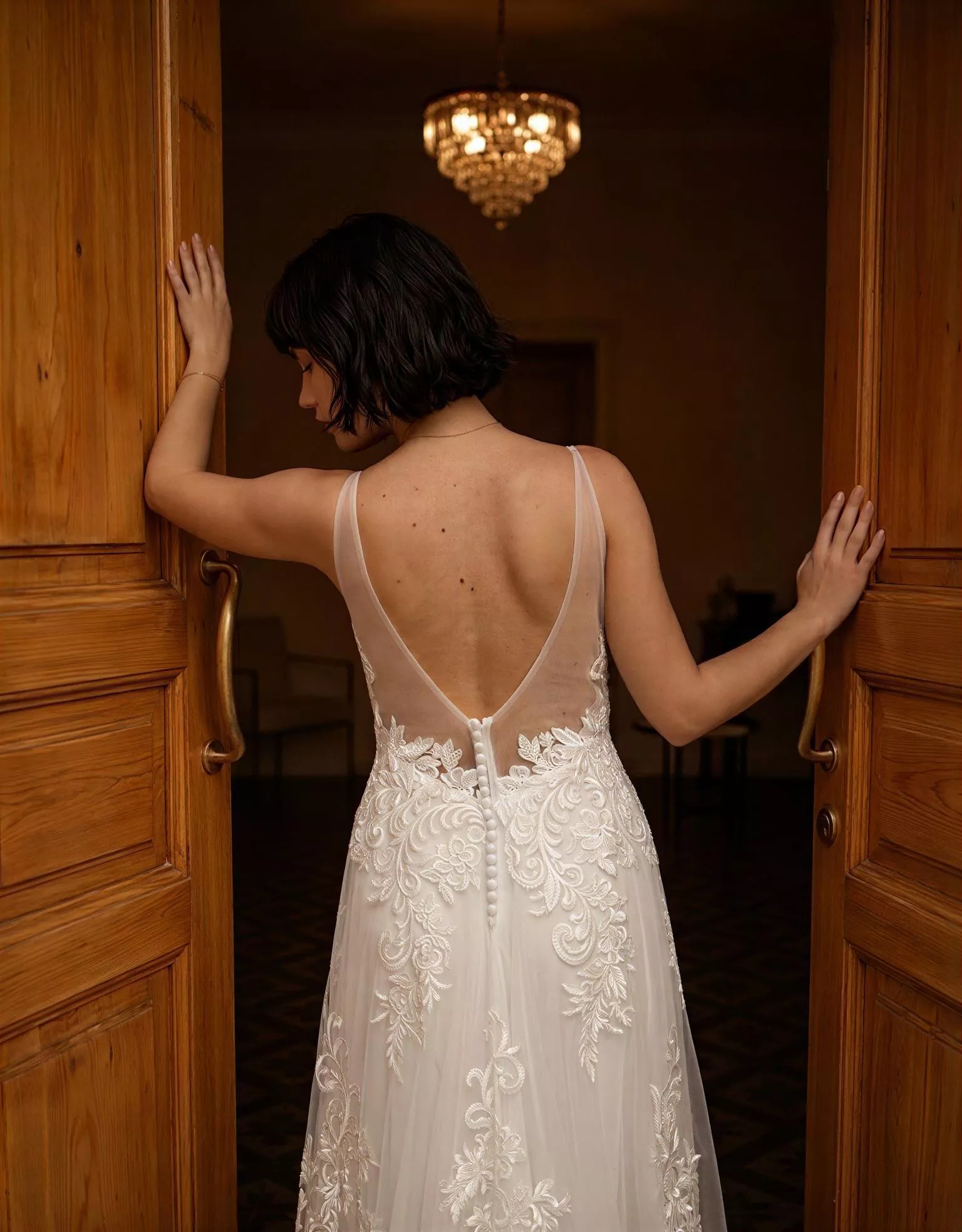 vestido-novia-fenicia-outletnupcial-encaje-escoteenv-espaldaenv-atelierdebodas