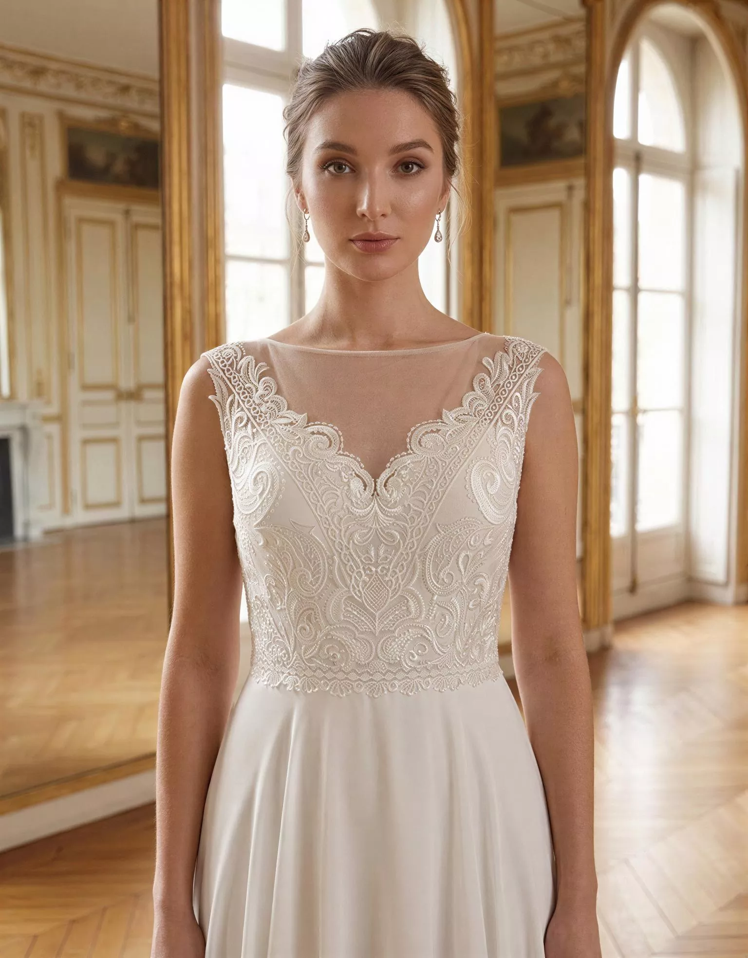 vestido-novia-fusca-outletnupcial-encaje-escotecorazón-espaldaabierta-detalle-atelierdebodas
