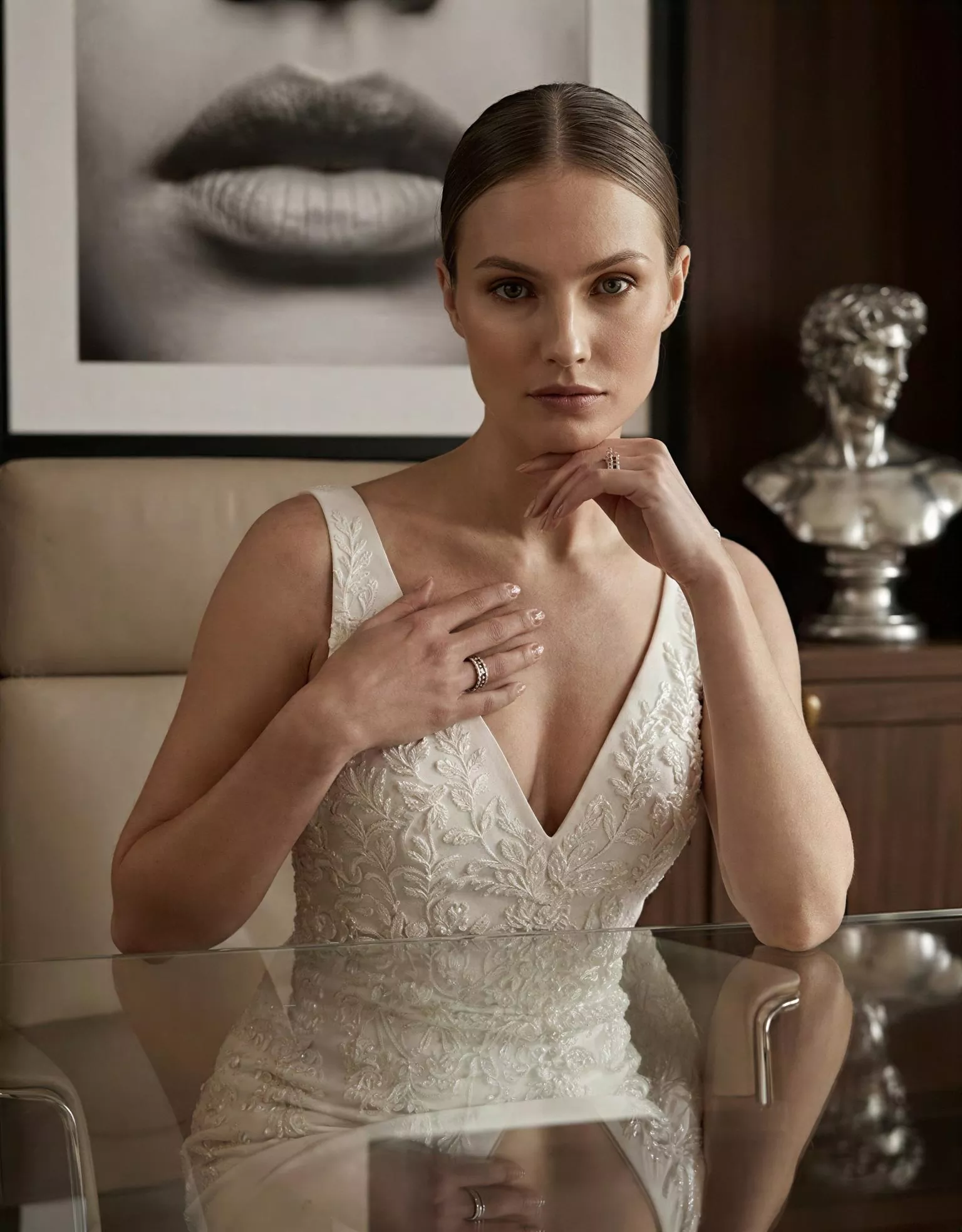 vestido-novia-jorvix-outletnupcial-encaje-escoteenv-espaldacerrada-editorial-atelierdebodas