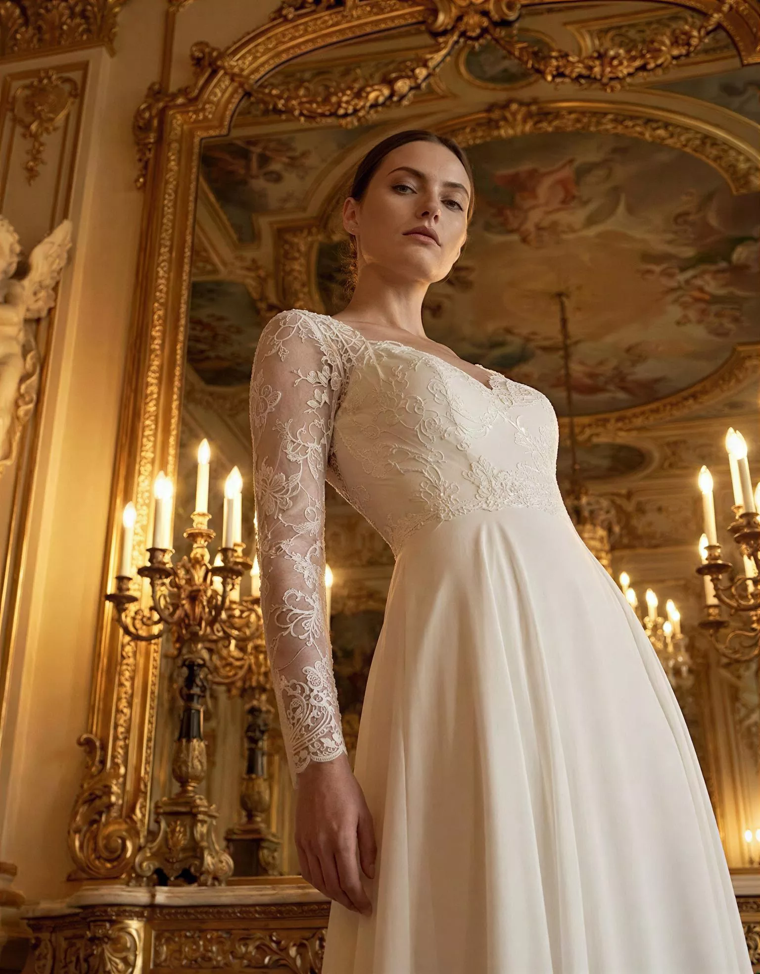 vestido-novia-olyndra-outletnupcial-encaje-escotecorazón-espaldaenv-editorial-atelierdebodas