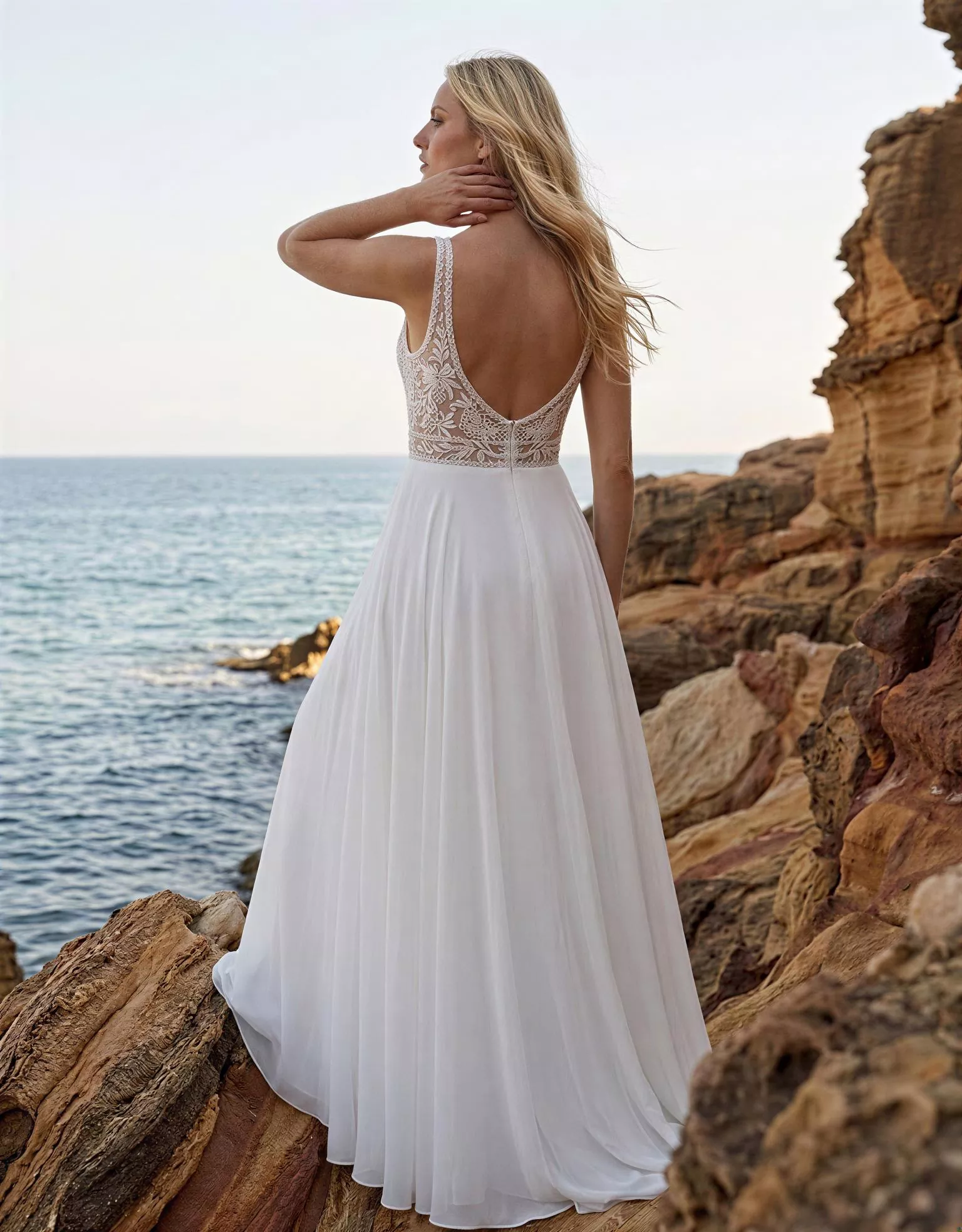 vestido-novia-susnny-outletnupcial-encaje-escoteenv-espaldaenu-atelierdebodas