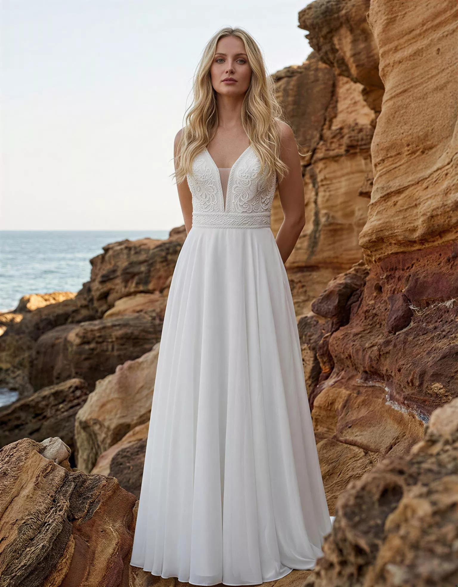 vestido-novia-susnny-outletnupcial-encaje-escoteenv-espaldaenu-frente-atelierdebodas