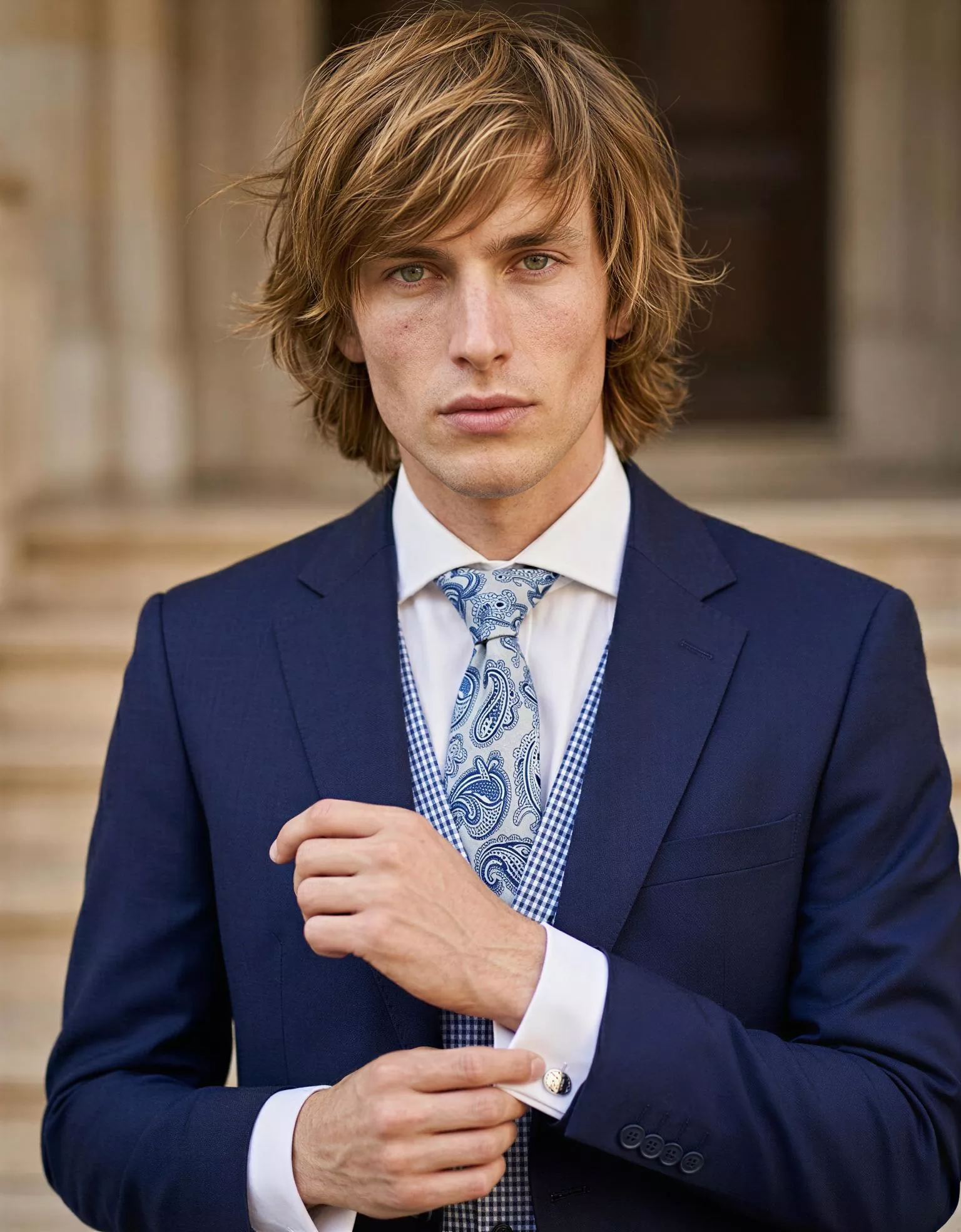 traje-novio-Kaze-outletnupcial-detalle-atelierdebodas