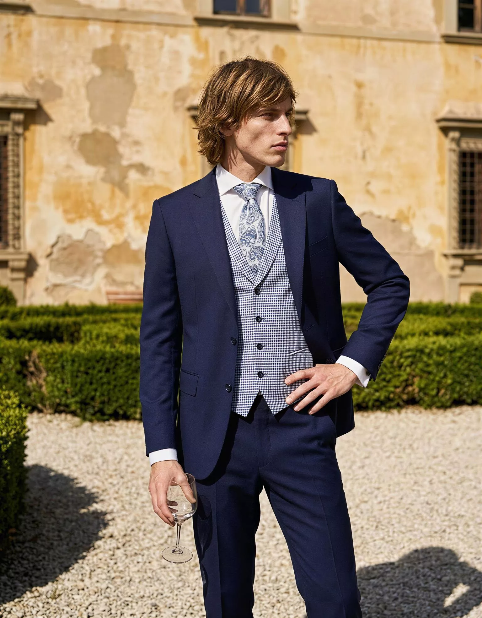 traje-novio-Kaze-outletnupcial-editorial-atelierdebodas