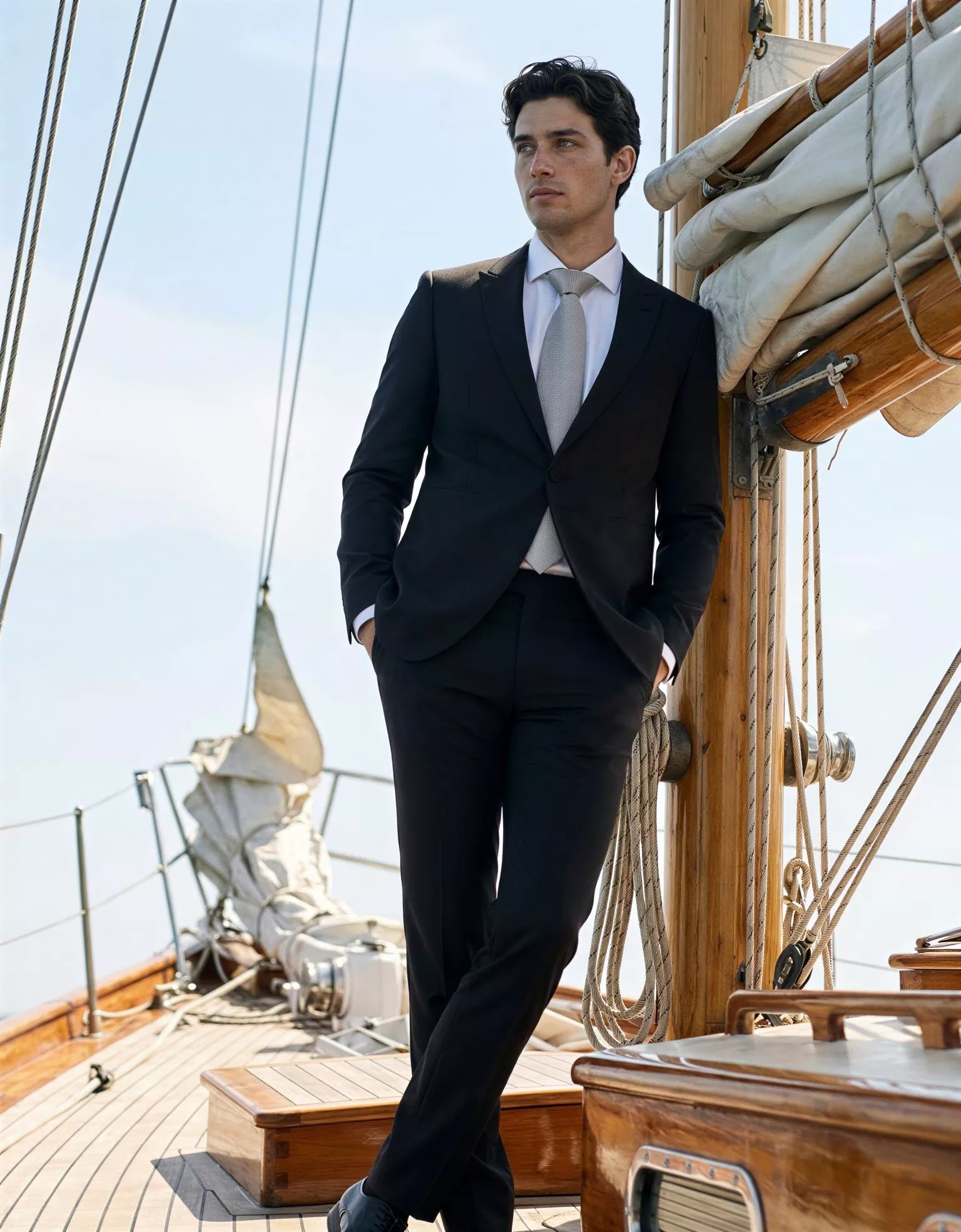 traje-novio-ernest-outletnupcial-frente-atelierdebodas