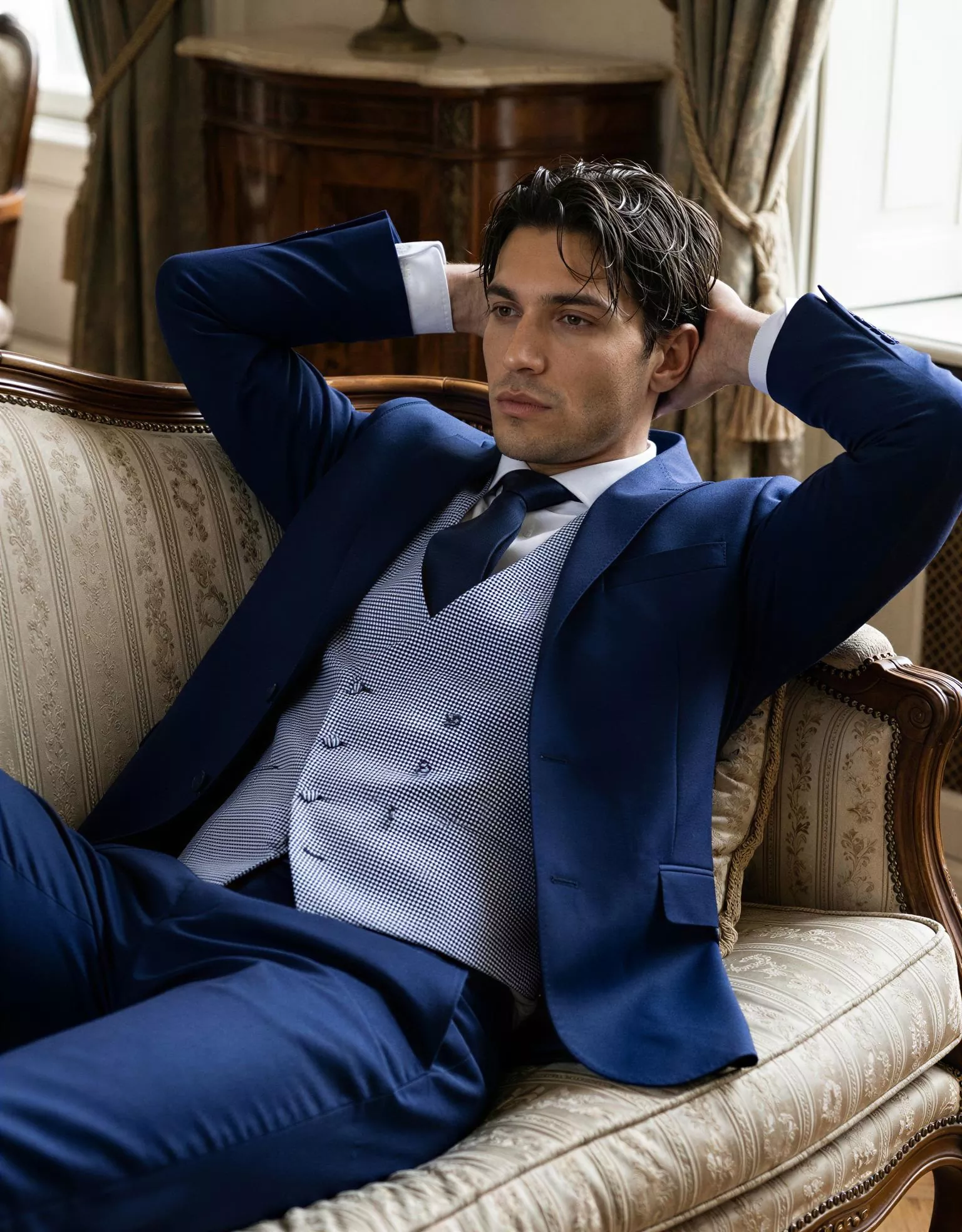 traje-novio-shogun-outletnupcial-frente-atelierdebodas