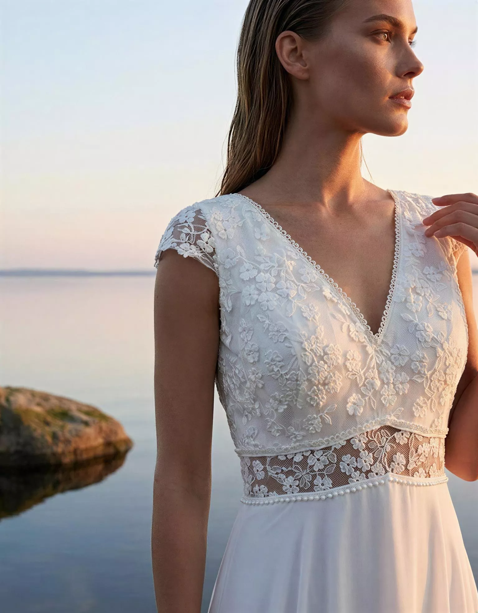 vestido-novia-havana-outletnupcial-encaje-escoteenv-detalle-espaldaabierta