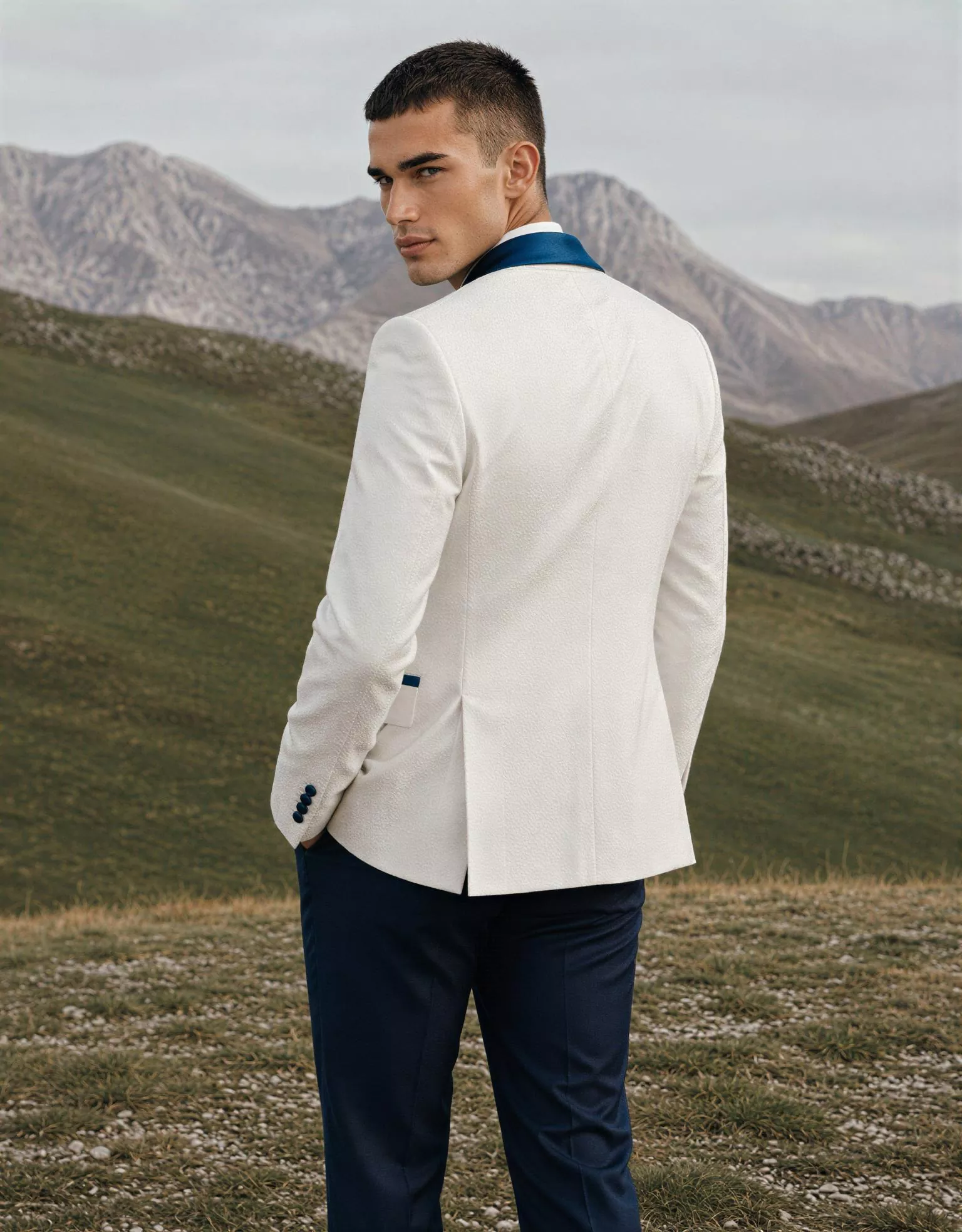 traje-novio-alberto-outletnupcial-atelierdebodas