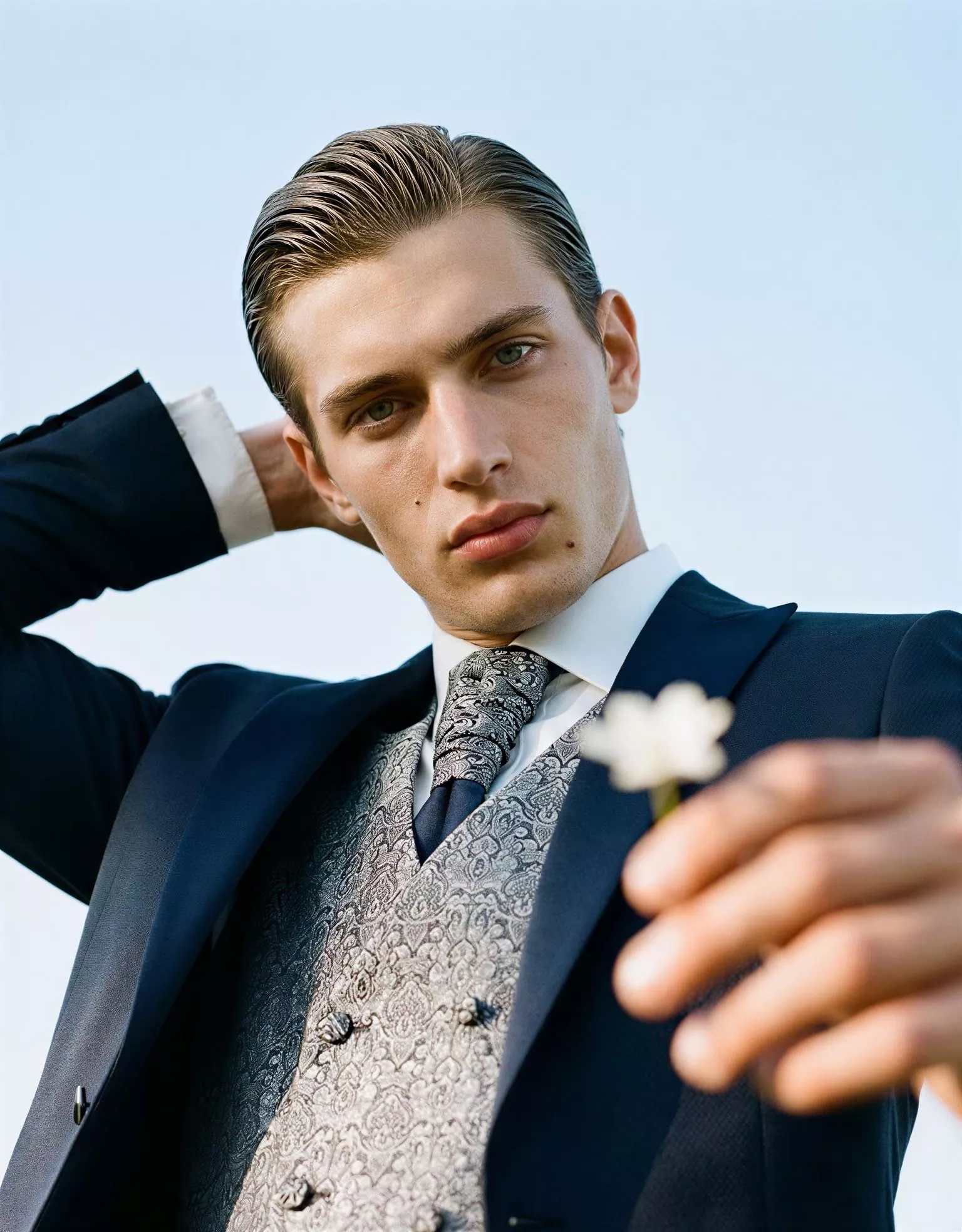 traje-novio-haruto-outletnupcial-detalle-atelierdebodas