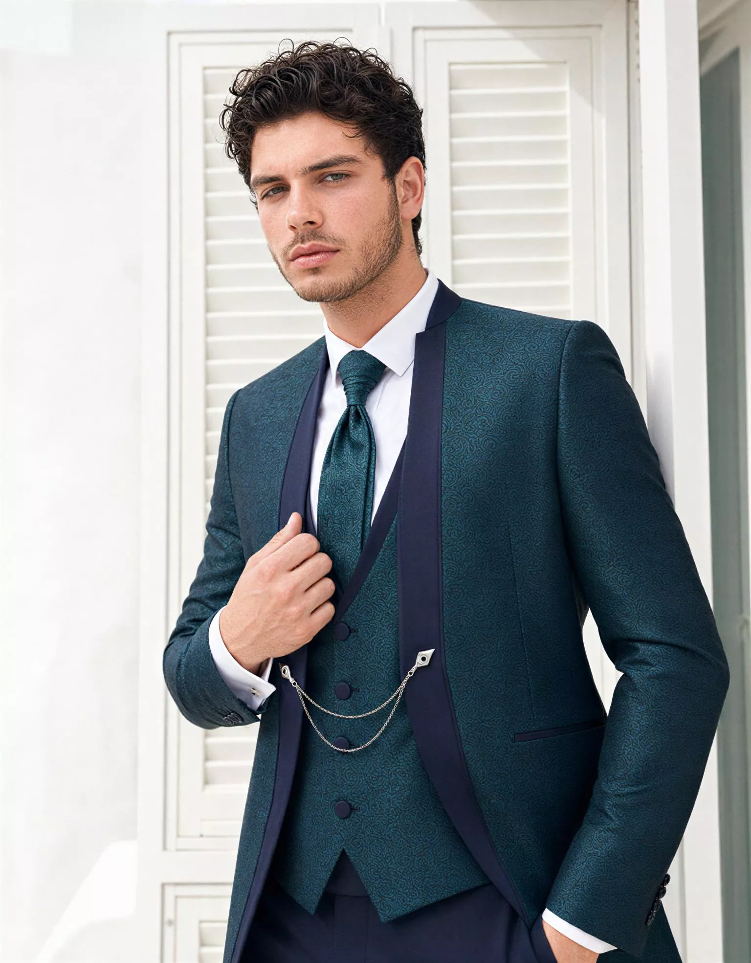 traje-novio-ronel-outletnupcial-detalle-atelierdebodas