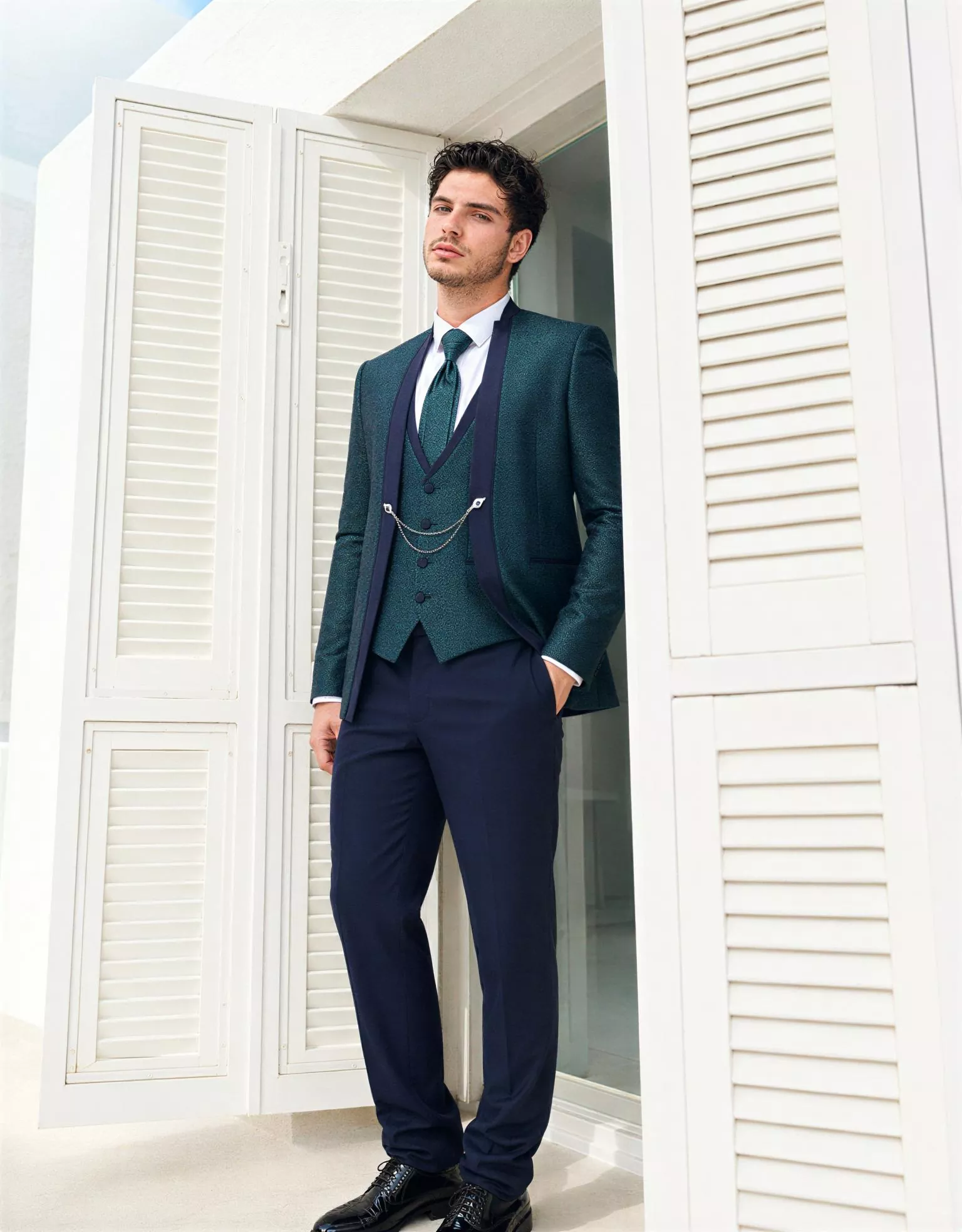 traje-novio-ronel-outletnupcial-frente-atelierdebodas