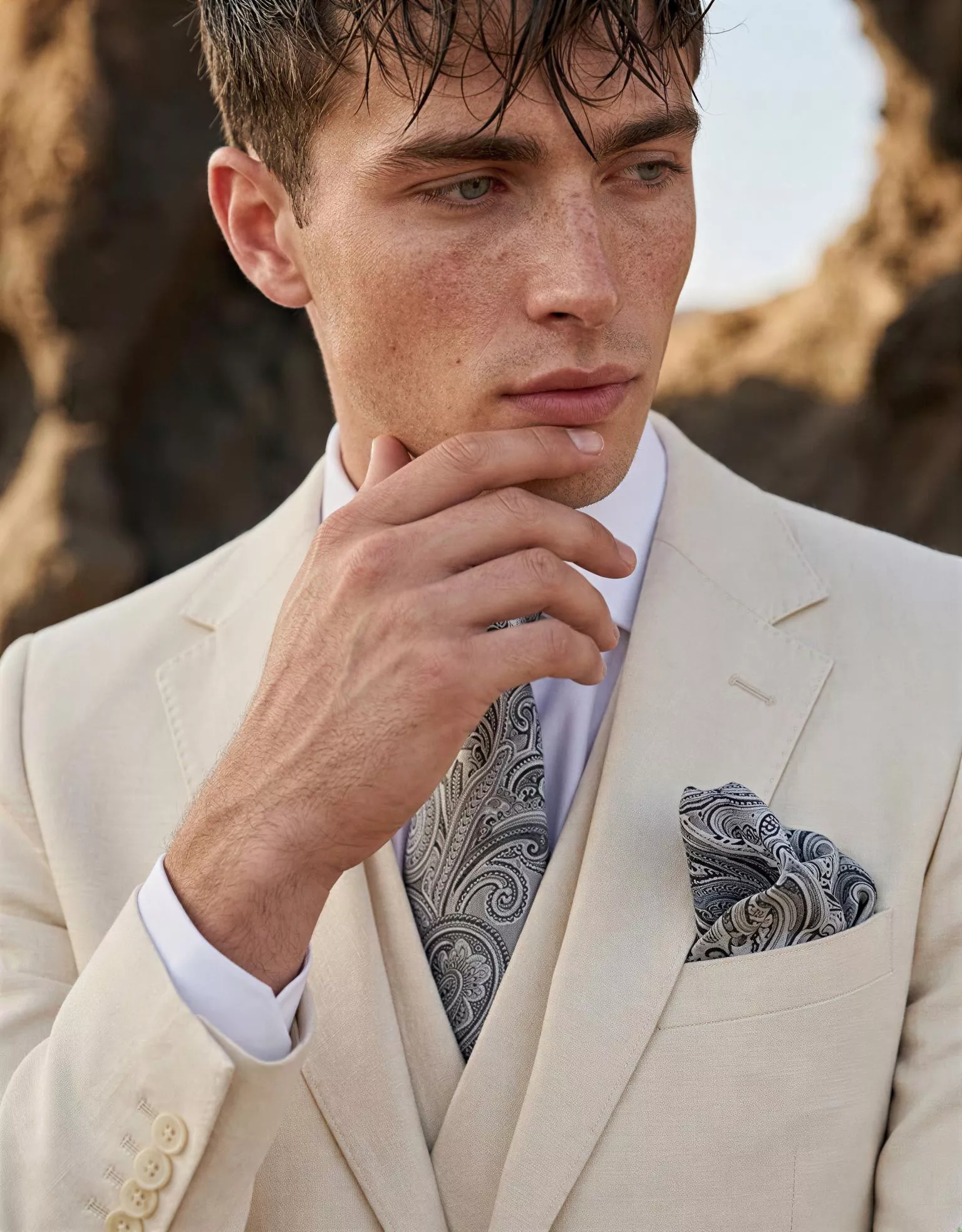 traje-novio-vivaldi-outletnupcial-detalleatelierdebodas