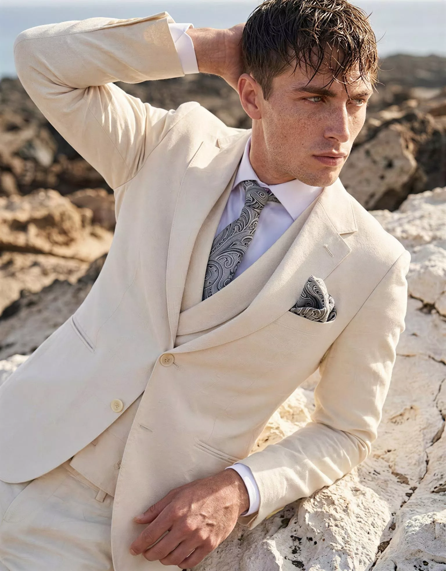 traje-novio-vivaldi-outletnupcial-editorial-atelierdebodas