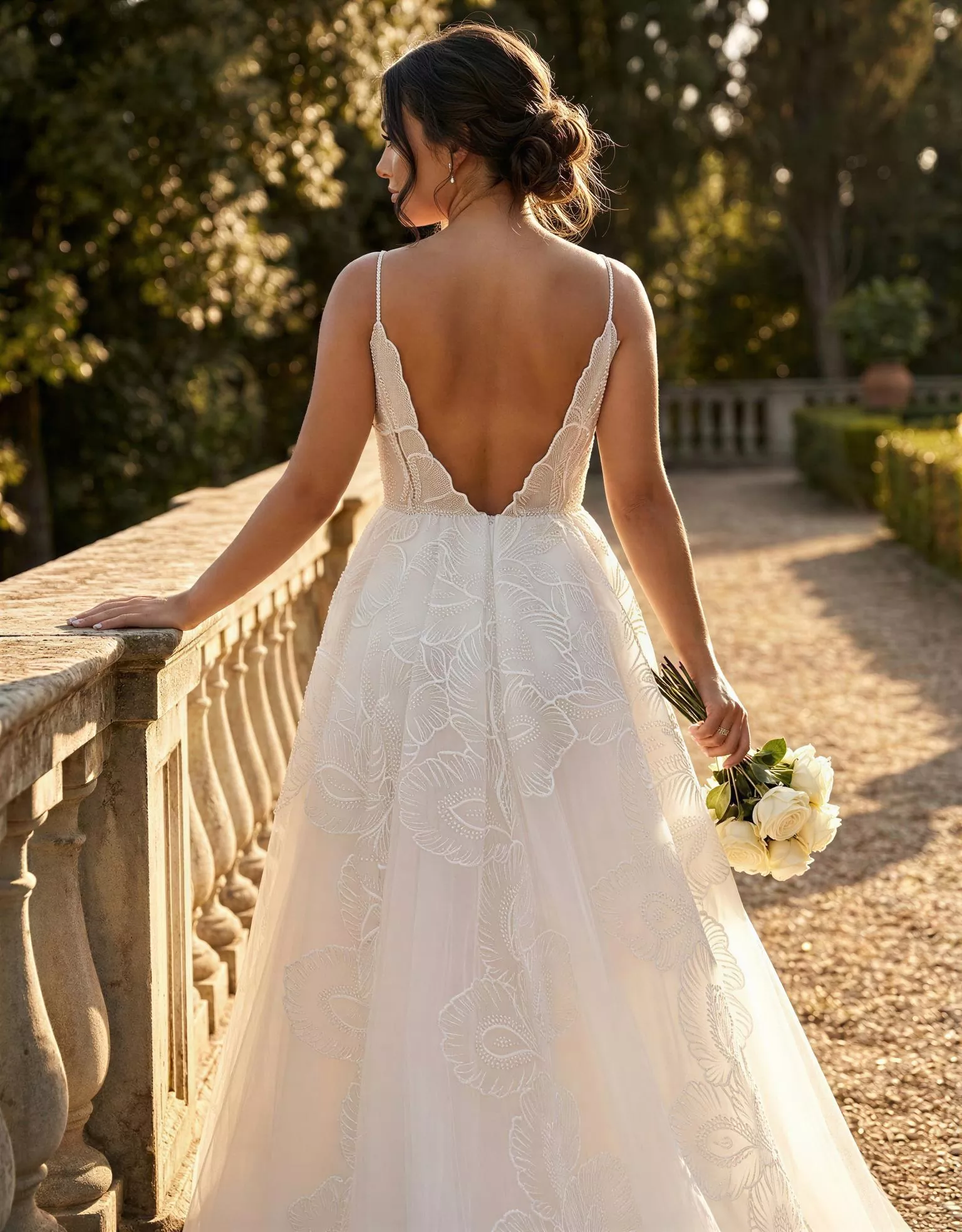 vestido-novia-lobelia-ateliercouture-encaje-escoteenv-espaldaenv-espalda-detalle-atelierdebodas