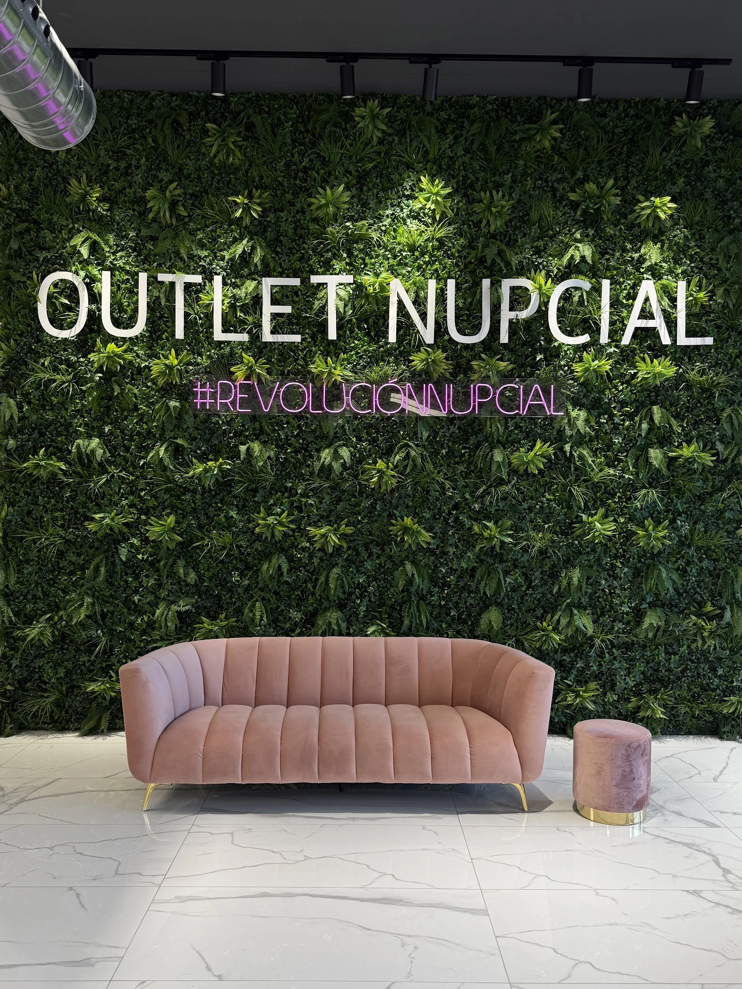 Outlet Nupcial - tienda de vestidos de novia y trajes de novio en Alcalá de Henares, Madrid