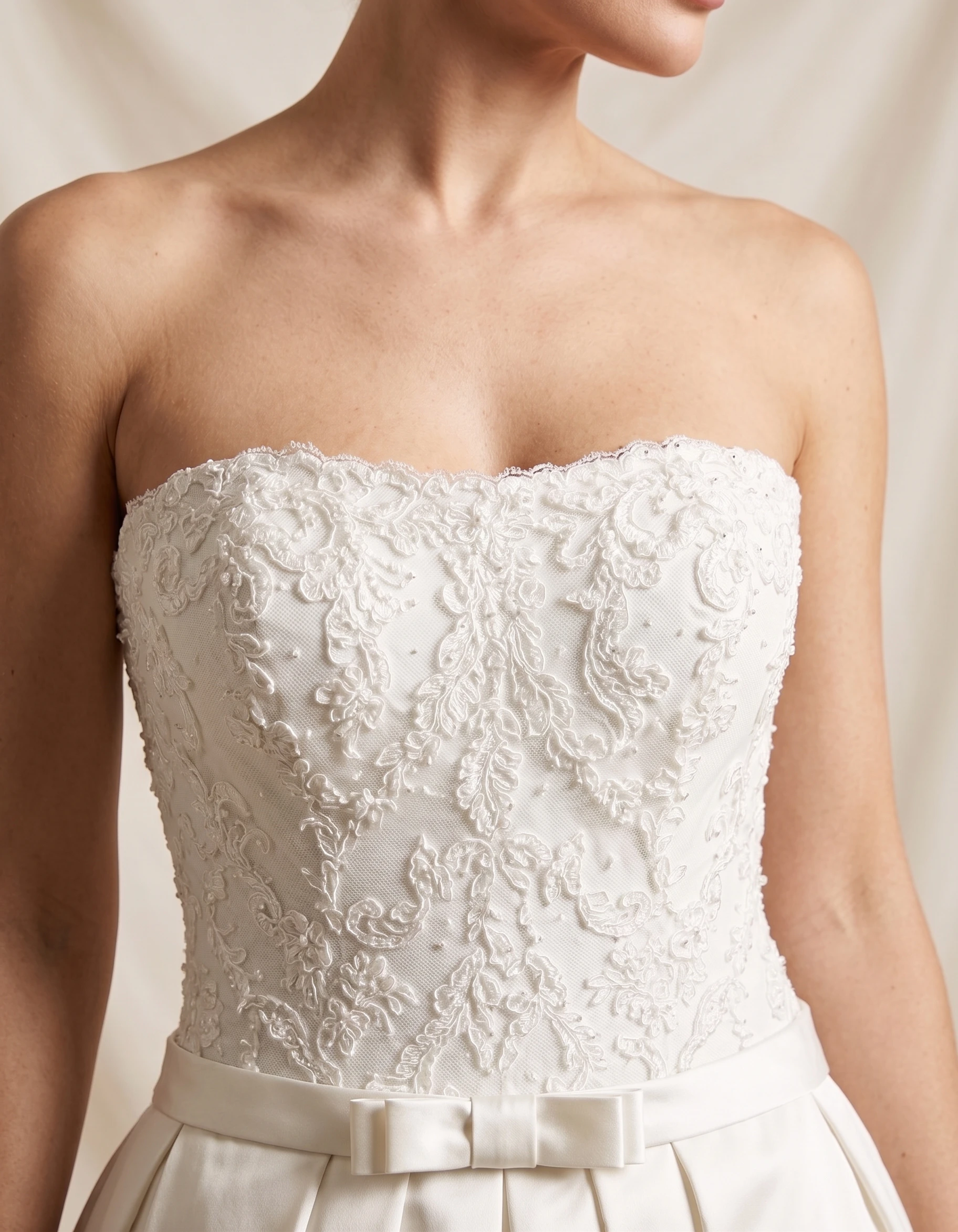 vestido-novia-baku-encaje-escotecorazon-espaldacorazon-detalle-outletnupcial