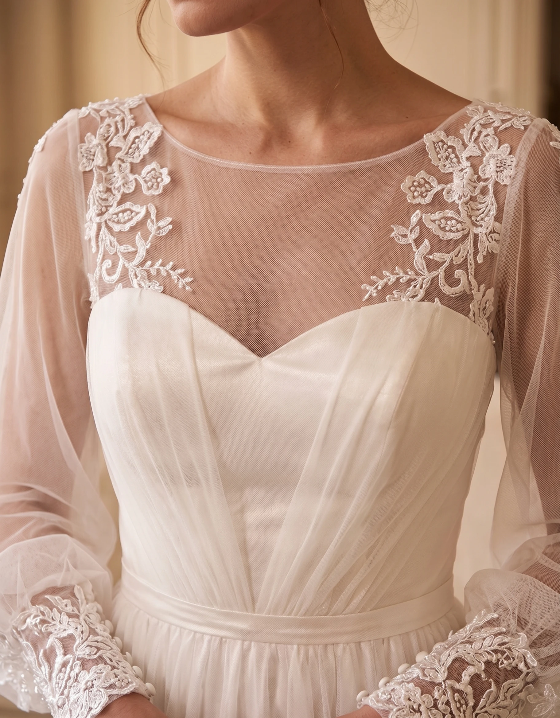 vestido-novia-brooke-tul-escoteilusion-espaldailusion-detalle-outletnupcial