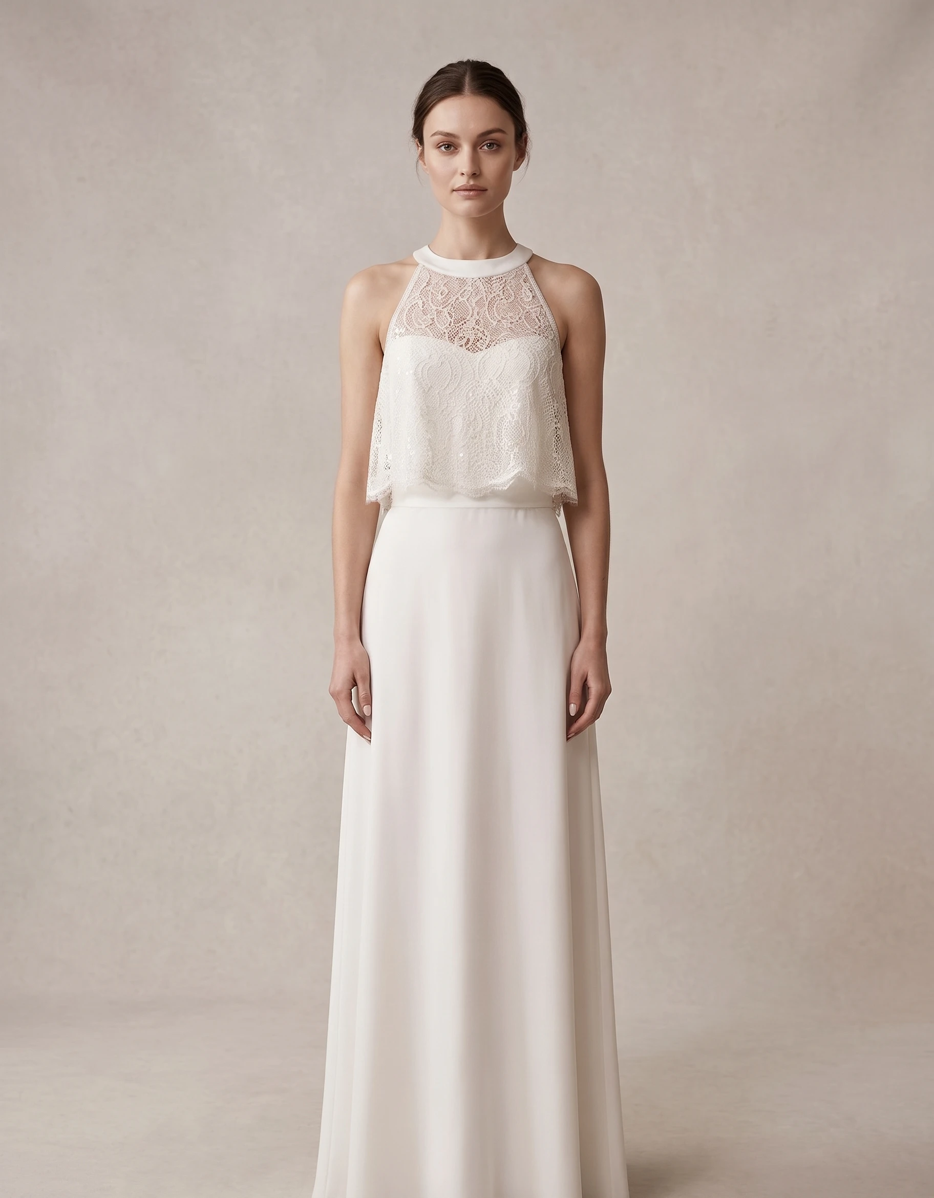 vestido-novia-crudo-encaje-escotecerrado-espaldacerrado-frente-outletnupcial