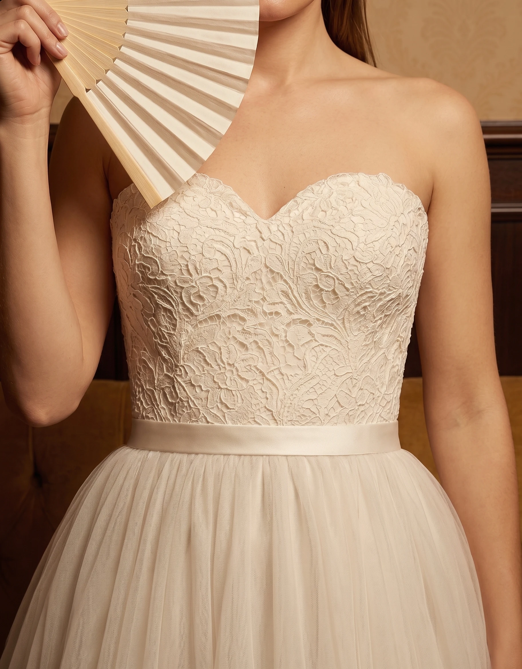vestido-novia-damasco-encaje-escotecorazon-espaldacorazon-detalle-outletnupcial