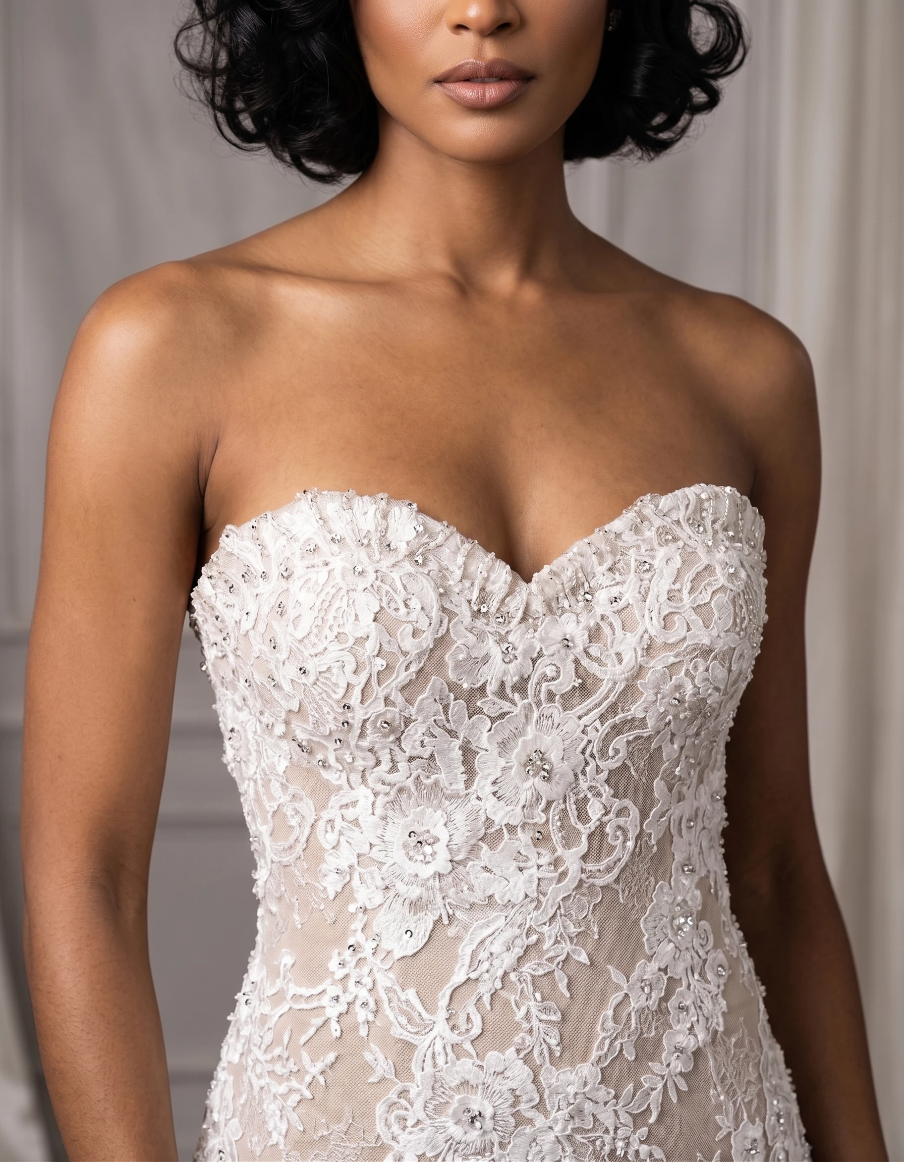 vestido-novia-ebony-encaje-escotecorazon-espaldacorazon-detalle-outletnupcial
