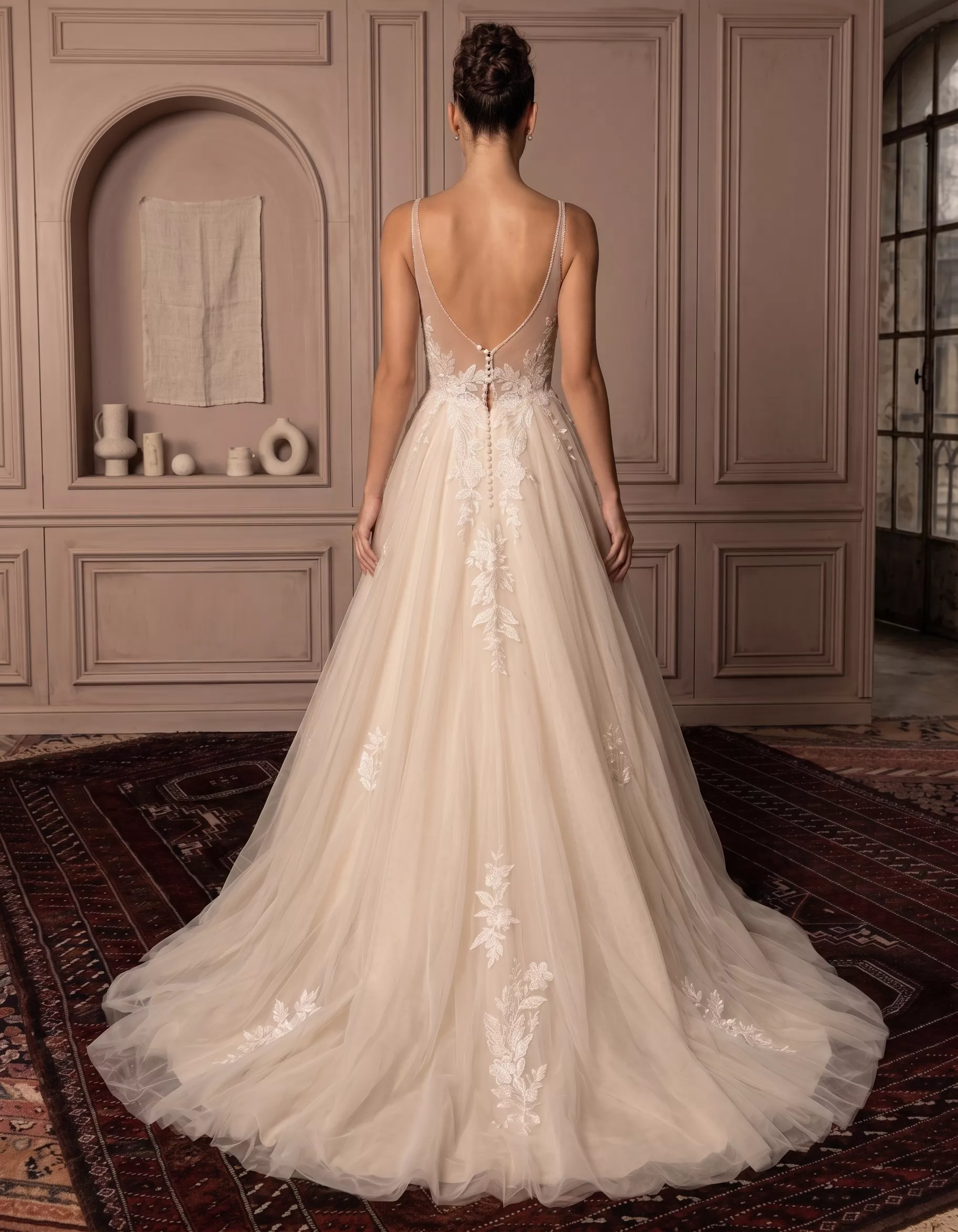 vestido-novia-isabella-outletnupcial-encaje-escoteenv-espaldaenv-atelierdebodas