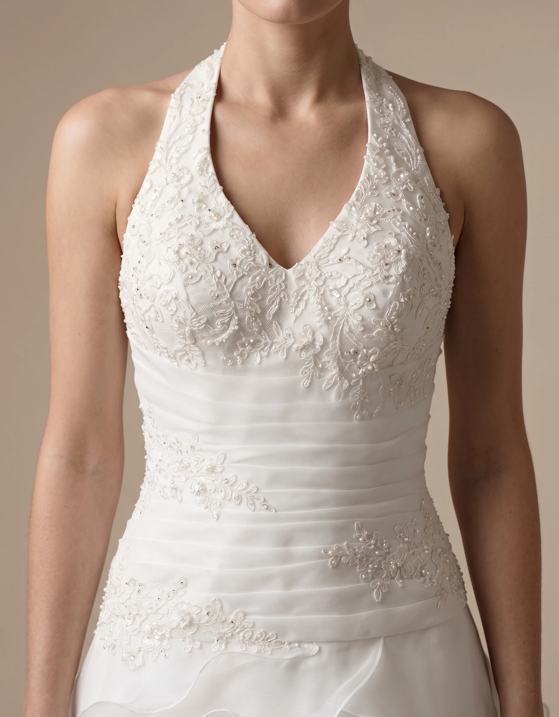 vestido-novia-linda-encaje-escoteenv-espaldaenv-detalle-outletnupcial
