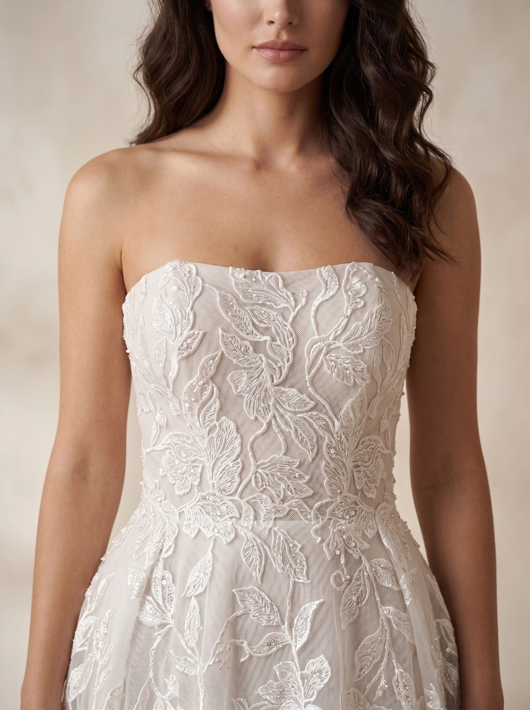 vestido-novia-milda-encaje-escoterecto-espaldarecto-detalle-outletnupcial
