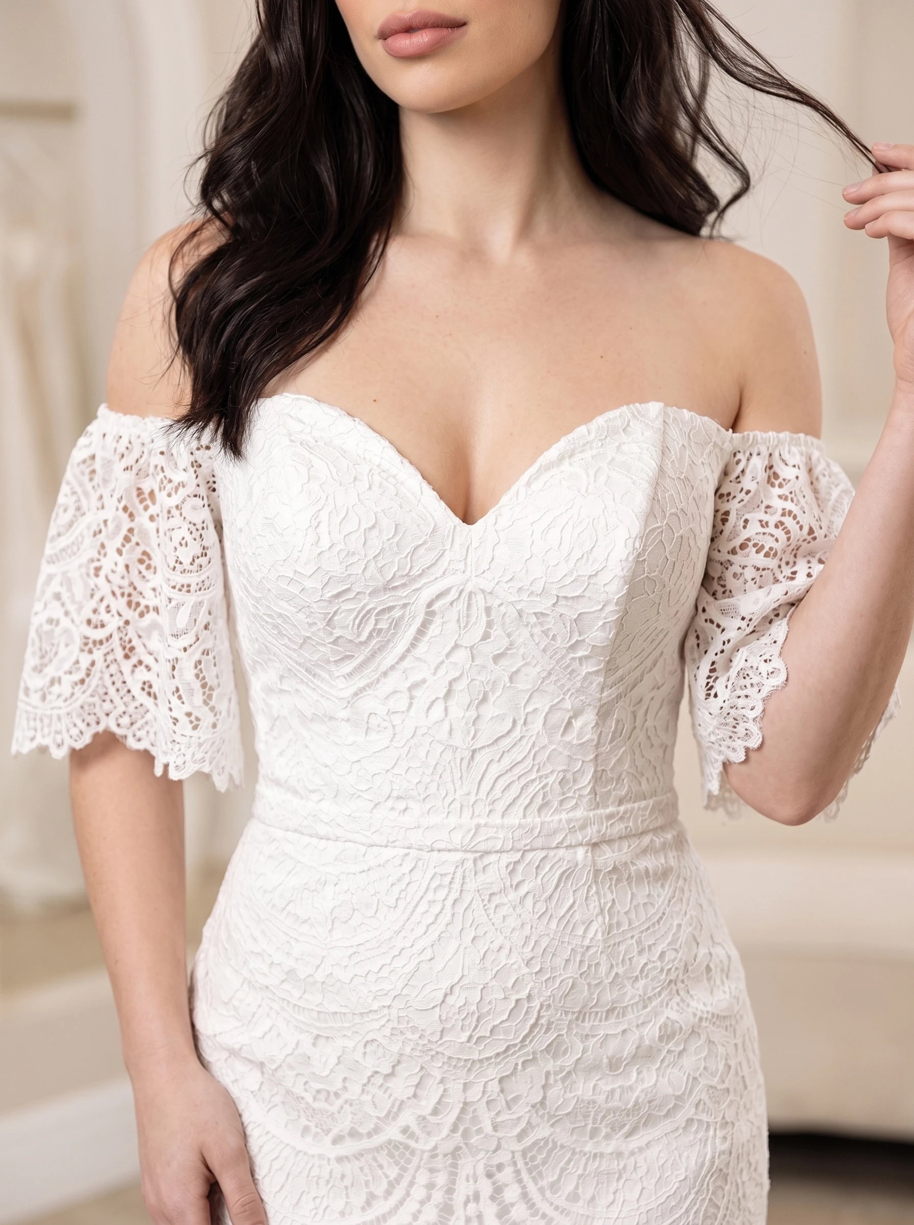 vestido-novia-oriana-encaje-escotecorazon-espaldabardot-detalle-outletnupcial