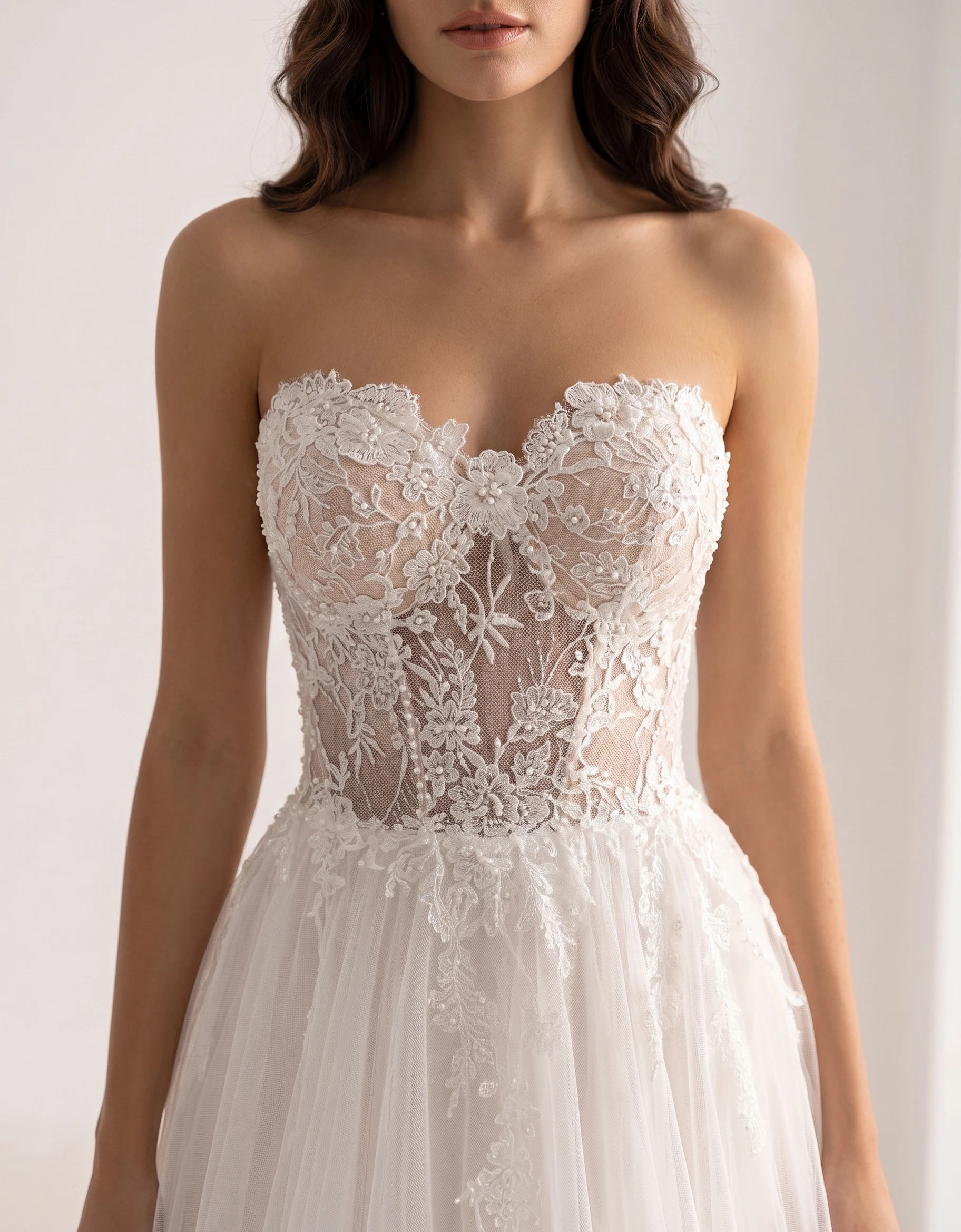 vestido-novia-patricia-encaje-escotecorazon-espaldacorazon-detalle-outletnupcial