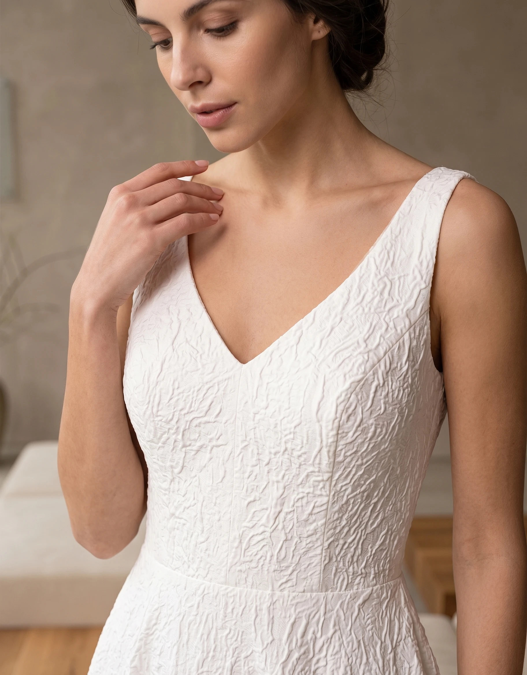 vestido-novia-valia-mikado-escotecuadrado-espaldaenu-detalle-outletnupcial