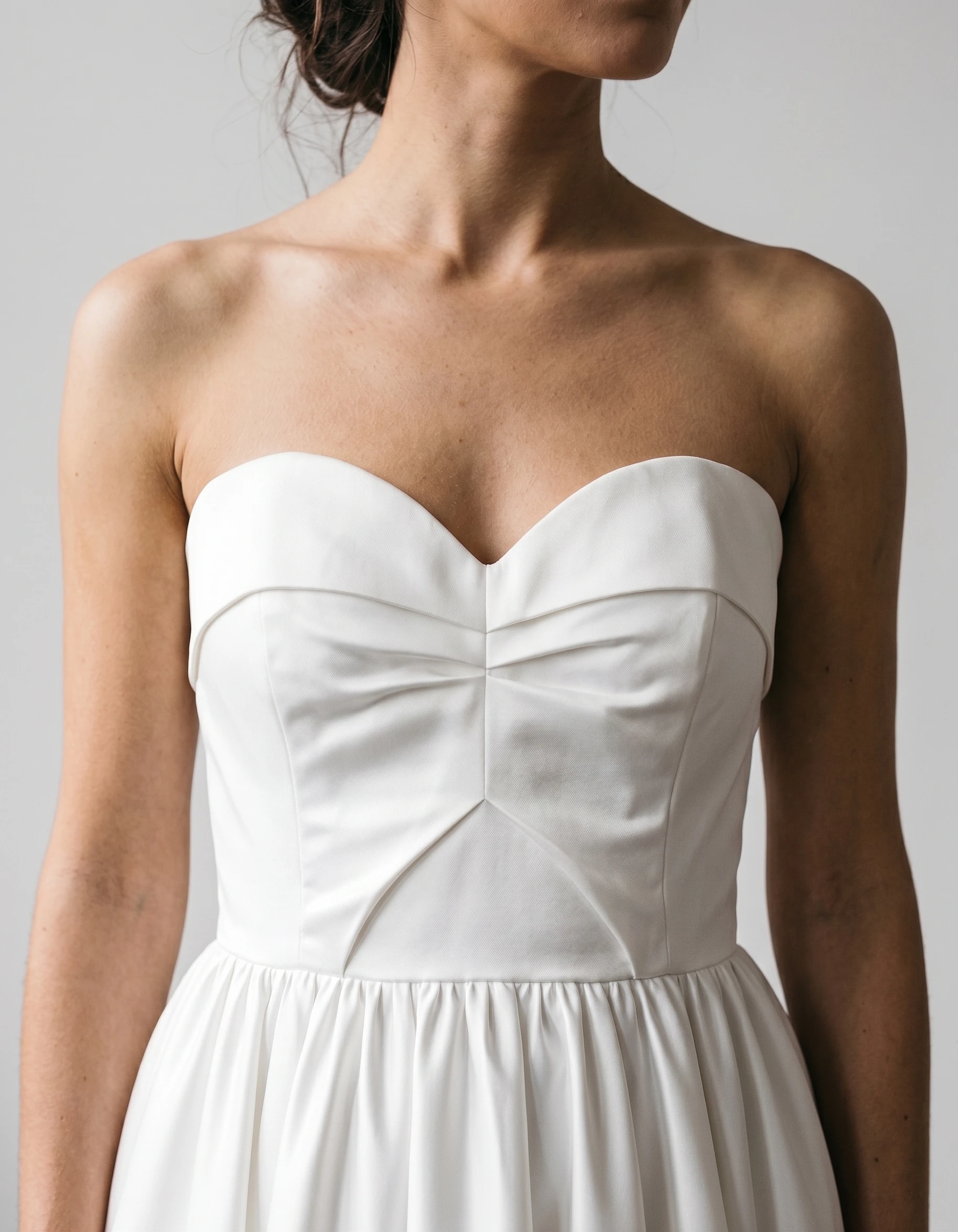 vestido-novia-verta-mikado-escotecorazon-espaldacorazon-detalle-outletnupcial
